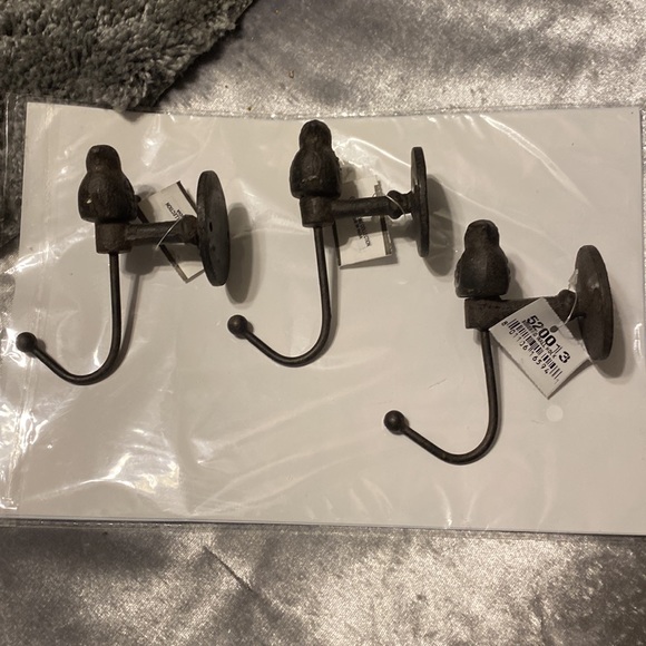 NWT 3pc. Songbird Wall Hooks, Brown Cast Iron, Distressed Finish, 4"x4"x2" - Picture 5 of 8